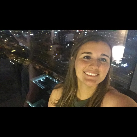 Profile Picture of Lexi Belligan (@lexibelligan) on Poshmark