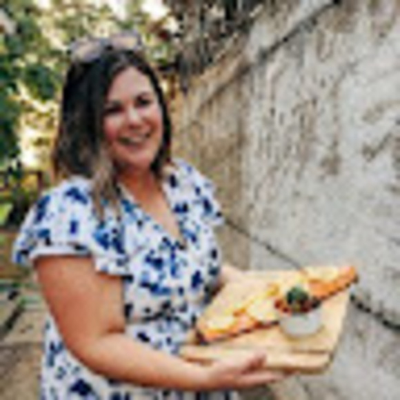 Profile Picture of Ali Bessee (@alidavidson10) on Poshmark