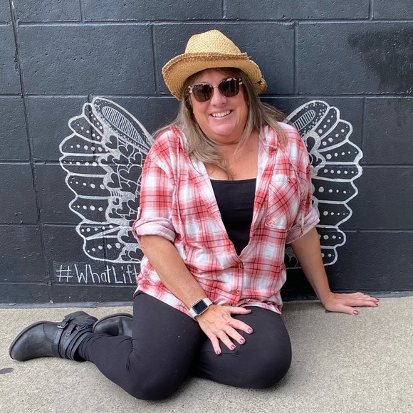 Profile Picture of Gina Paul (@gina_paul) on Poshmark