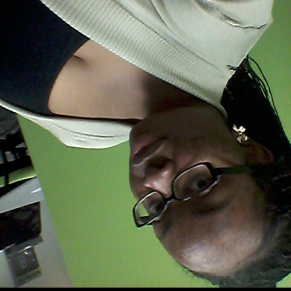 Profile Picture of Roberta Minor (@roberta0720) on Poshmark