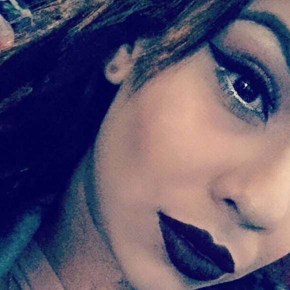 Profile Picture of Lucero Flores (@luche_96) on Poshmark