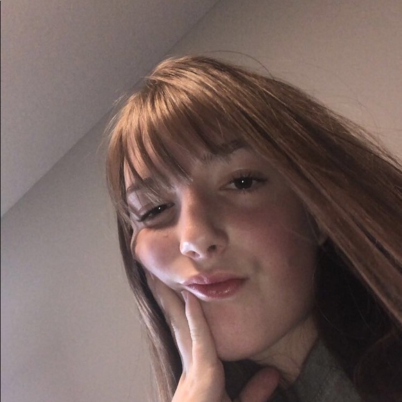 Profile Picture of Olivia Langmead (@olivialangmead) on Poshmark