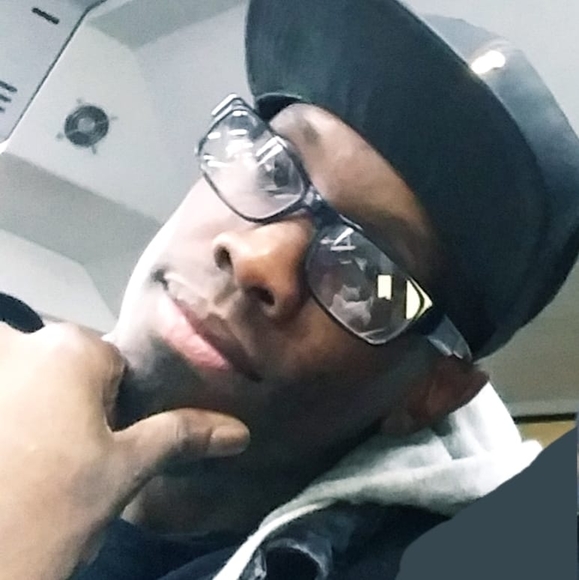 Profile Picture of Aaron Smith (@aaronsmith408) on Poshmark