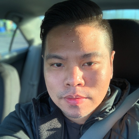 Profile Picture of Michael dane Flores (@floresmdf) on Poshmark