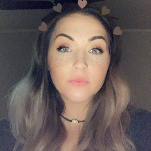 Profile Picture of Brianna Difilippo (@b_difilippo) on Poshmark