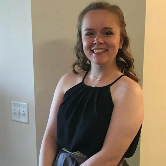 Profile Picture of Alexis Sessions (@abelle1) on Poshmark