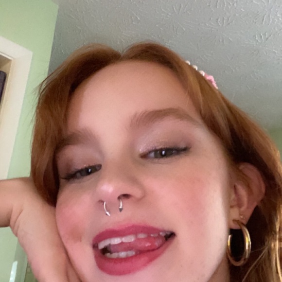 Profile Picture of Savanna Wright (@savannawrigh822) on Poshmark