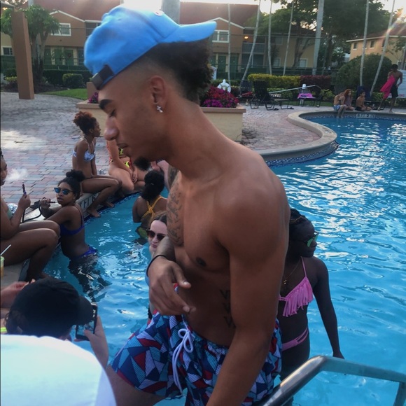 Profile Picture of Markeece Shufford (@markeece00) on Poshmark