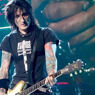 Profile Picture of Richard Fortus (@4tus) on Instagram