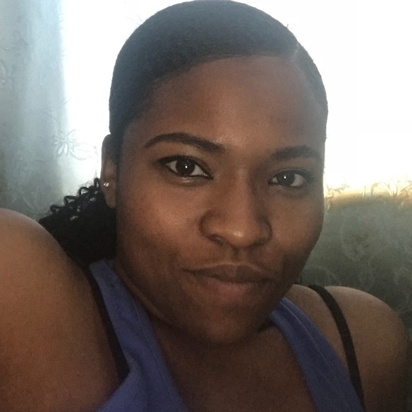 Profile Picture of Naica Rinchere (@roserinchere) on Poshmark