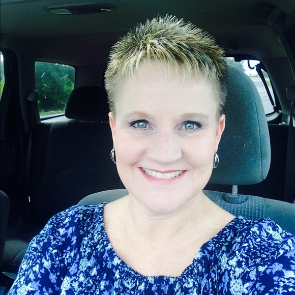 Profile Picture of Kelly Wilkins (@klpwilkins) on Poshmark