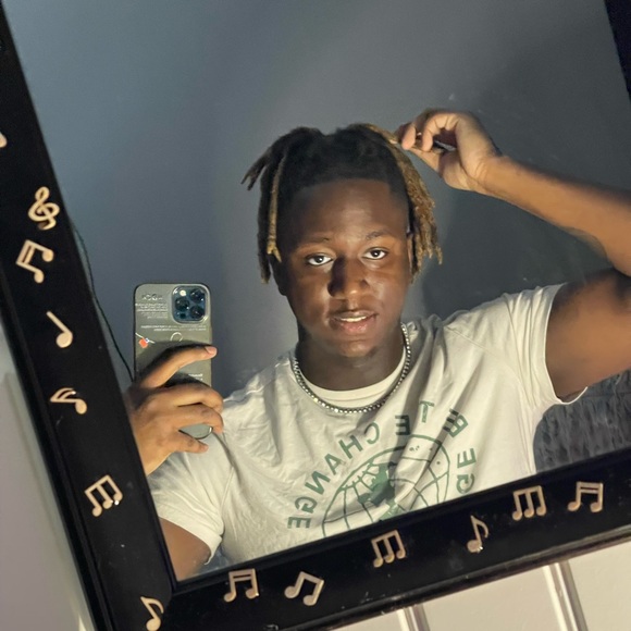 Profile Picture of Jonathan Spencer (@jondadon002) on Poshmark