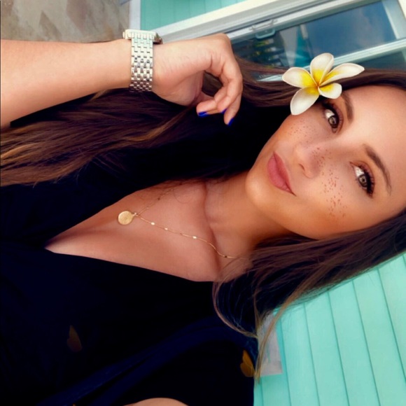 Profile Picture of Natalie Acebal (@natacebal) on Poshmark