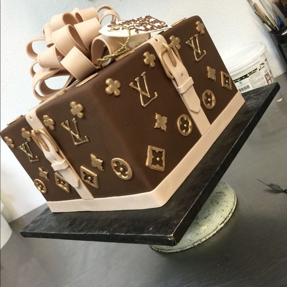 Profile Picture of Maurizio Ferrazzuolo (@antoniof99) on Poshmark