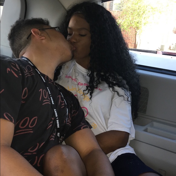 Profile Picture of Danielle Edmond (@danielleedmond) on Poshmark
