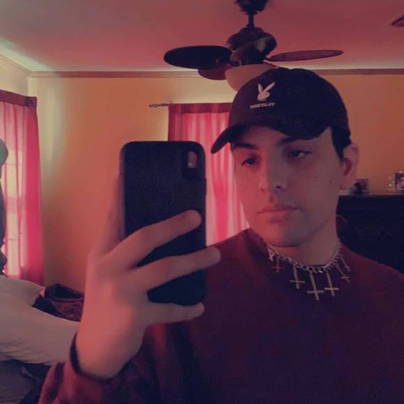Profile Picture of Eric Velasquez (@ericvelasquez3) on Poshmark