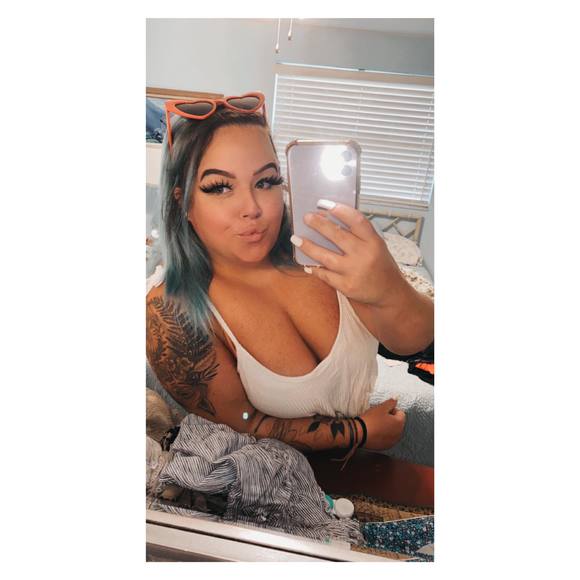 Profile Picture of Jessica Boone (@jrboone) on Poshmark
