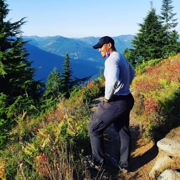 Profile Picture of Robert Henderson (@bigrob0506) on Poshmark