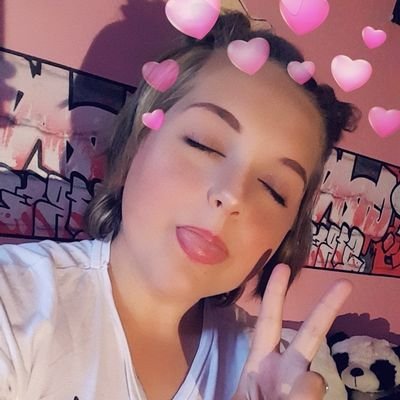 Profile Picture of Libby (Wally 👓) (@_li_bby_) on Twitter