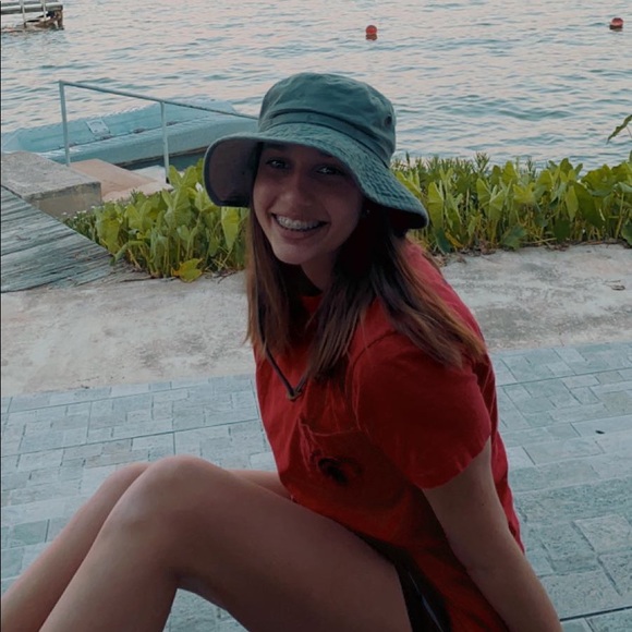 Profile Picture of Eliza Merren (@elizzamerr) on Poshmark