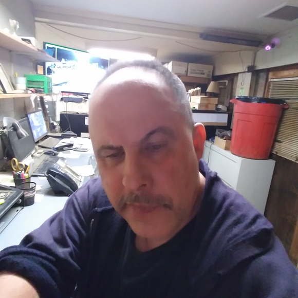 Profile Picture of Daniel Zimmerman (@danielzimmer251) on Poshmark