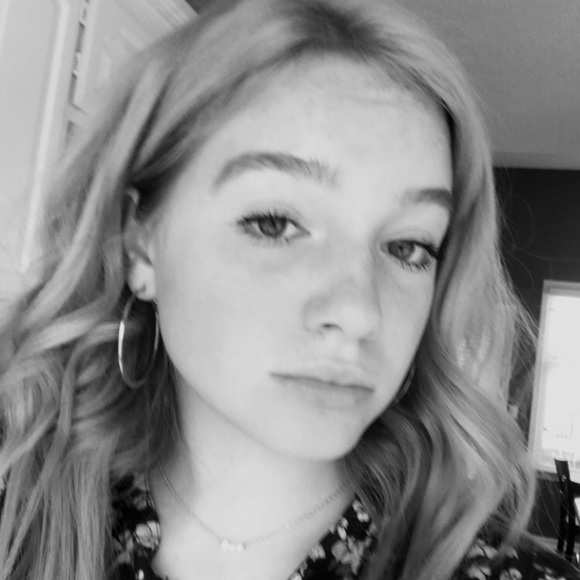 Profile Picture of Savannah Shuler (@savannahshuler) on Poshmark