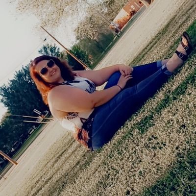 Profile Picture of Amanda Holcomb (@MandaD2217) on Twitter