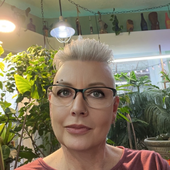 Profile Picture of April Gamble (@dolcebianco) on Poshmark