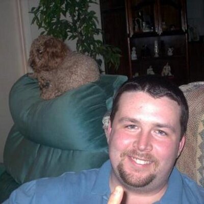 Profile Picture of Robert Helfer (@robertzinozino) on Twitter