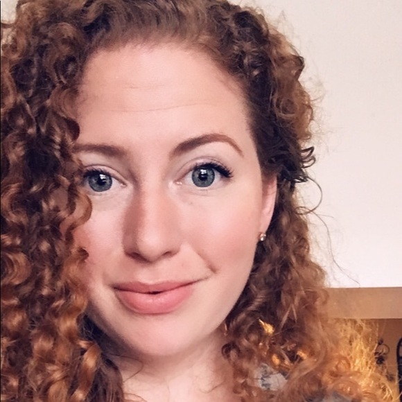 Profile Picture of Rebecca Giger (@rebeccagiger) on Poshmark