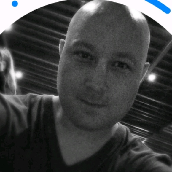 Profile Picture of Randy Rowell (@rrowell08) on Poshmark