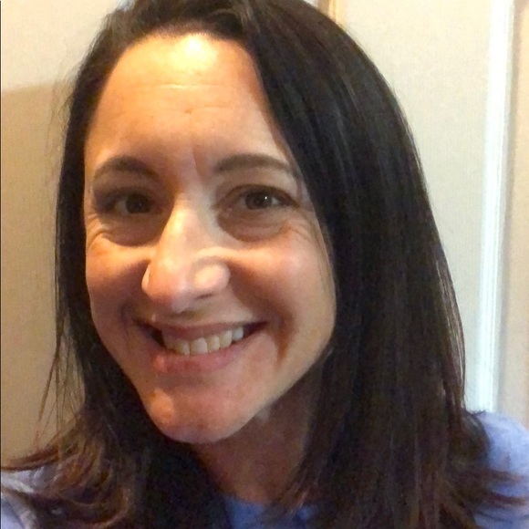 Profile Picture of Jeneen Olive (@j6616) on Poshmark