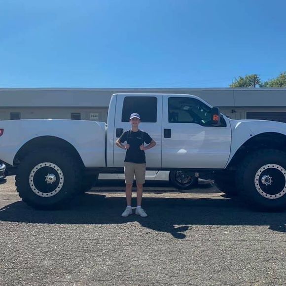 Profile Picture of Aaron Eckey (@aaroneckey) on Poshmark