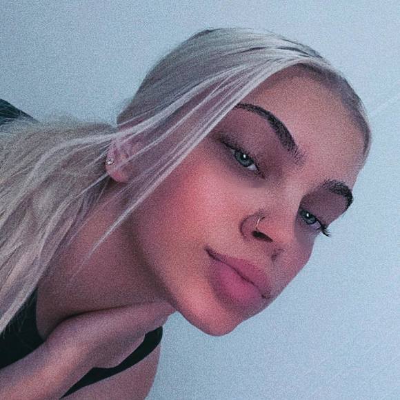 Profile Picture of Stefanie Campbell (@stefanie710705) on Poshmark