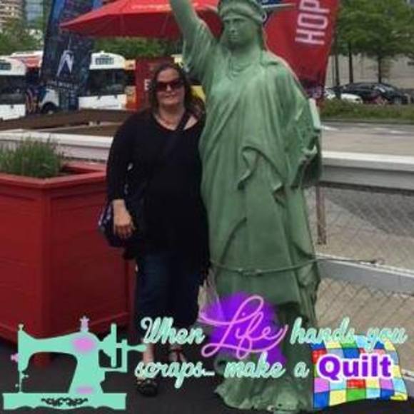 Profile Picture of Lisa Greer (@lkgreer38) on Poshmark