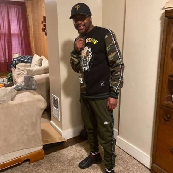 Profile Picture of Be Haze (@behaze215) on Poshmark