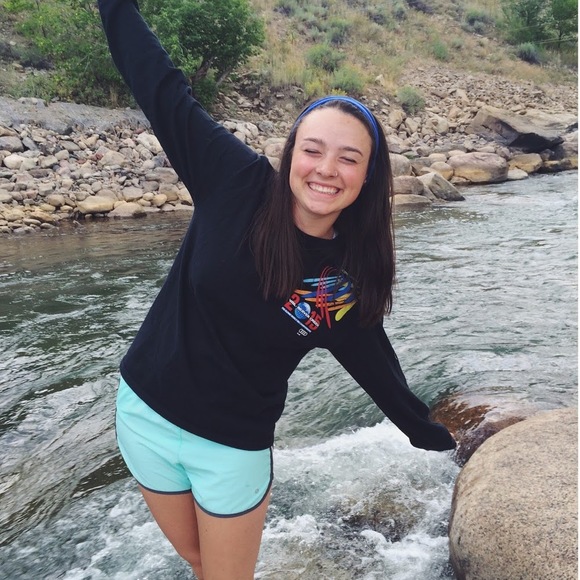 Profile Picture of Ani Casabonne (@anicasabonni) on Poshmark