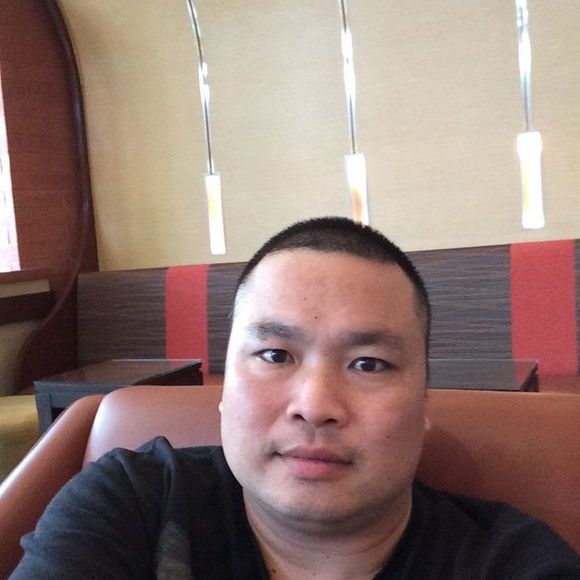 Profile Picture of Lie wen Wu (@qqsimon888) on Poshmark