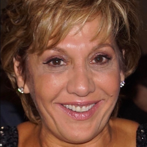 Profile Picture of Mary ann Mincarelli (@mincam) on Poshmark
