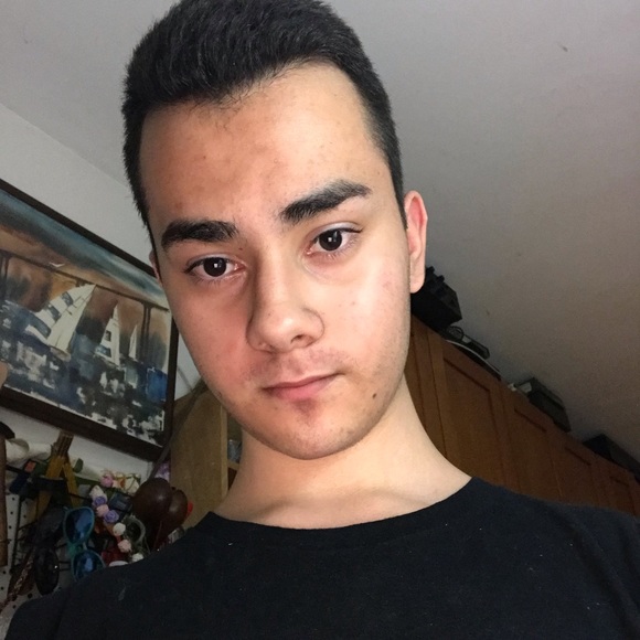 Profile Picture of Hilan David (@hilandavid125) on Poshmark