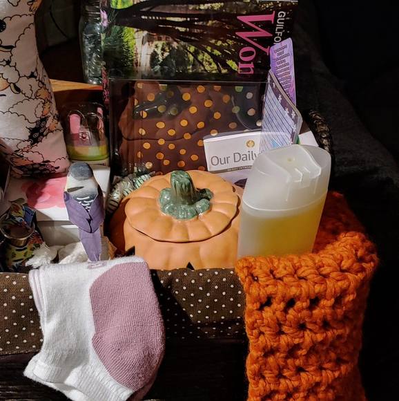 Profile Picture of Laura brandi julie Neveralone (@bltladies) on Poshmark