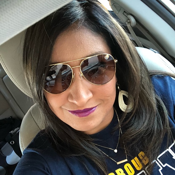 Profile Picture of Tricia Boodhoo (@tricia_boodhoo) on Poshmark