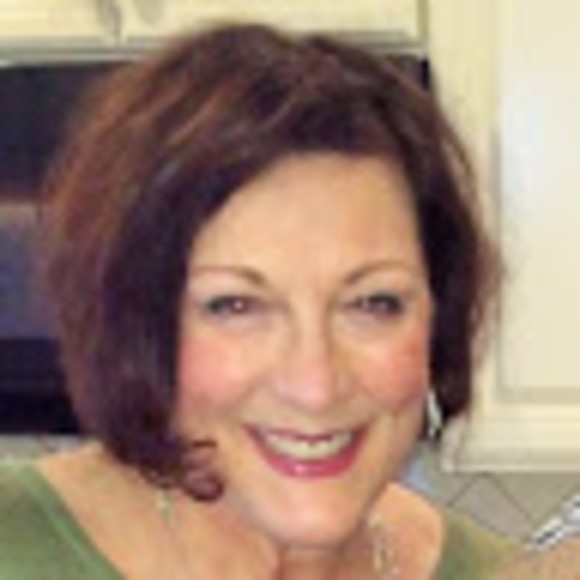 Profile Picture of Susan Harris (@susanharris291) on Poshmark