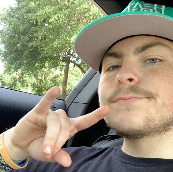 Profile Picture of Noah Bradney (@noah_bradney) on Poshmark