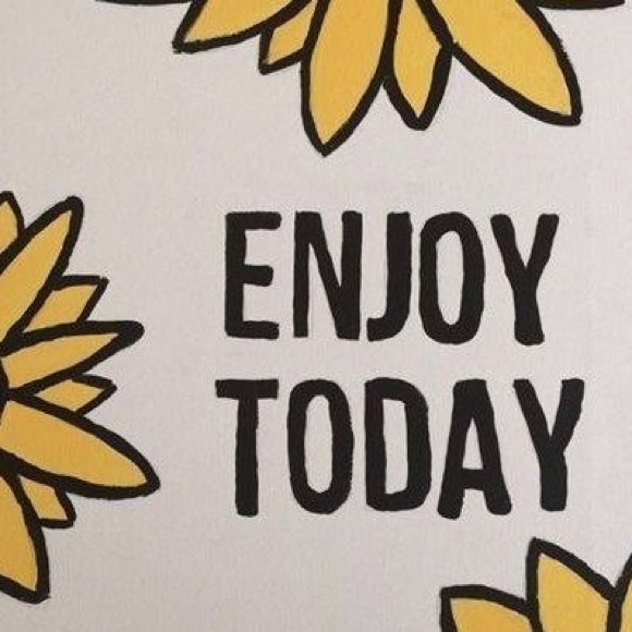 Oe Levinski - Poshmark Profile Picture of Oe Levinski (@oe_l) on Poshmark