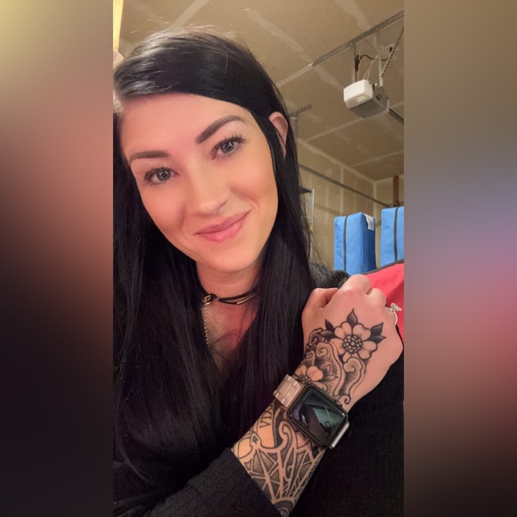 Profile Picture of Baillee Estep (@bestep2713) on Poshmark