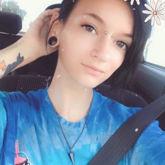 Profile Picture of Anna Tarvin (@kaixxtarvin) on Poshmark