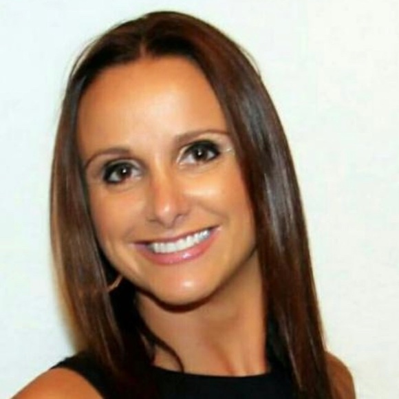 Profile Picture of Daniele Ranney (@daniranney74) on Poshmark