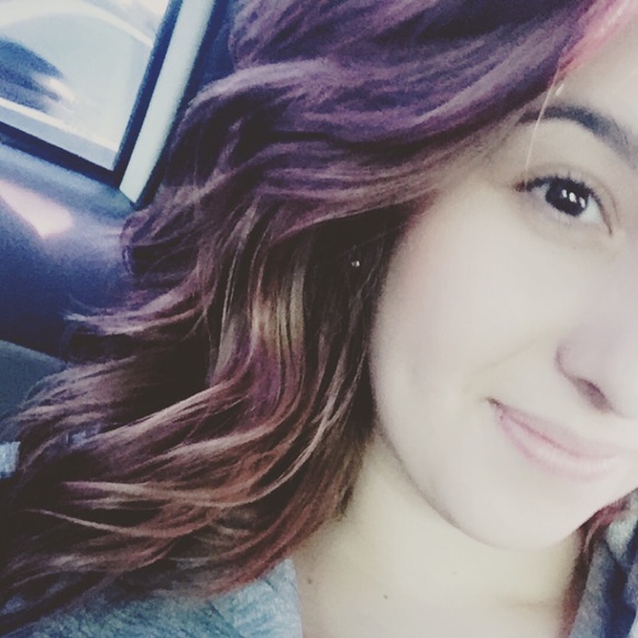 Profile Picture of Bianca Gallardo (@x0x0_be) on Poshmark