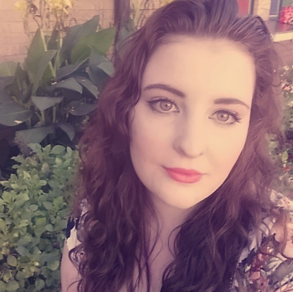 Maria Elsinger - Poshmark Profile Picture of Maria Elsinger (@mariaelsinger0) on Poshmark